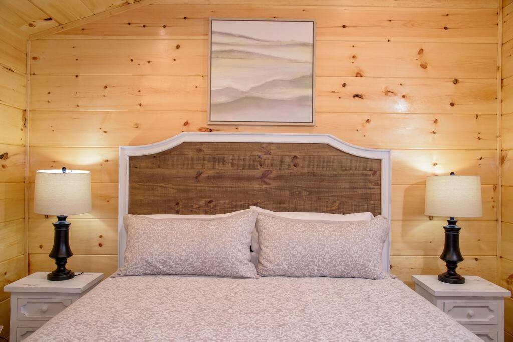 Spacious 2800 Sq Ft-Cozy Wood Cabin-New Build พิเจนฟอร์จ ภายนอก รูปภาพ