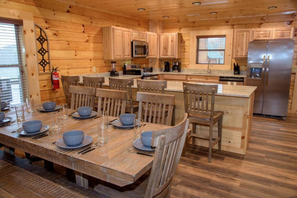 Spacious 2800 Sq Ft-Cozy Wood Cabin-New Build พิเจนฟอร์จ ภายนอก รูปภาพ