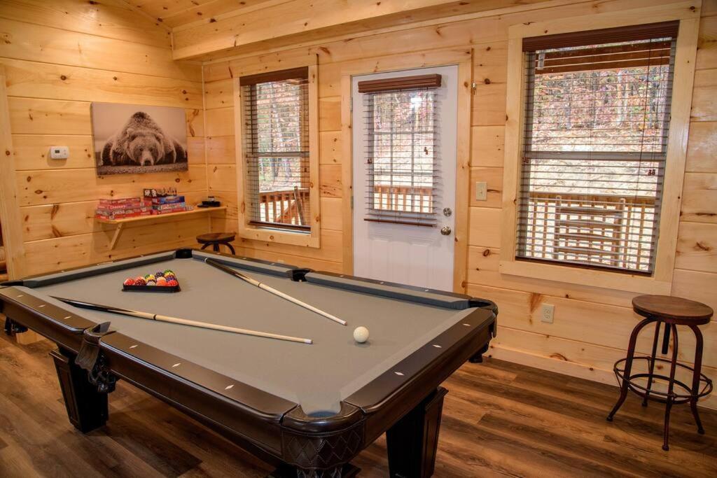 Spacious 2800 Sq Ft-Cozy Wood Cabin-New Build พิเจนฟอร์จ ภายนอก รูปภาพ