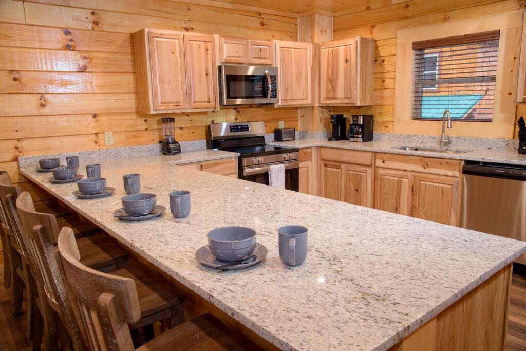 Spacious 2800 Sq Ft-Cozy Wood Cabin-New Build พิเจนฟอร์จ ภายนอก รูปภาพ