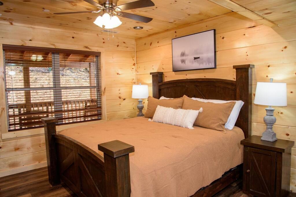 Spacious 2800 Sq Ft-Cozy Wood Cabin-New Build พิเจนฟอร์จ ภายนอก รูปภาพ