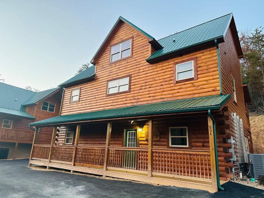 Spacious 2800 Sq Ft-Cozy Wood Cabin-New Build พิเจนฟอร์จ ภายนอก รูปภาพ