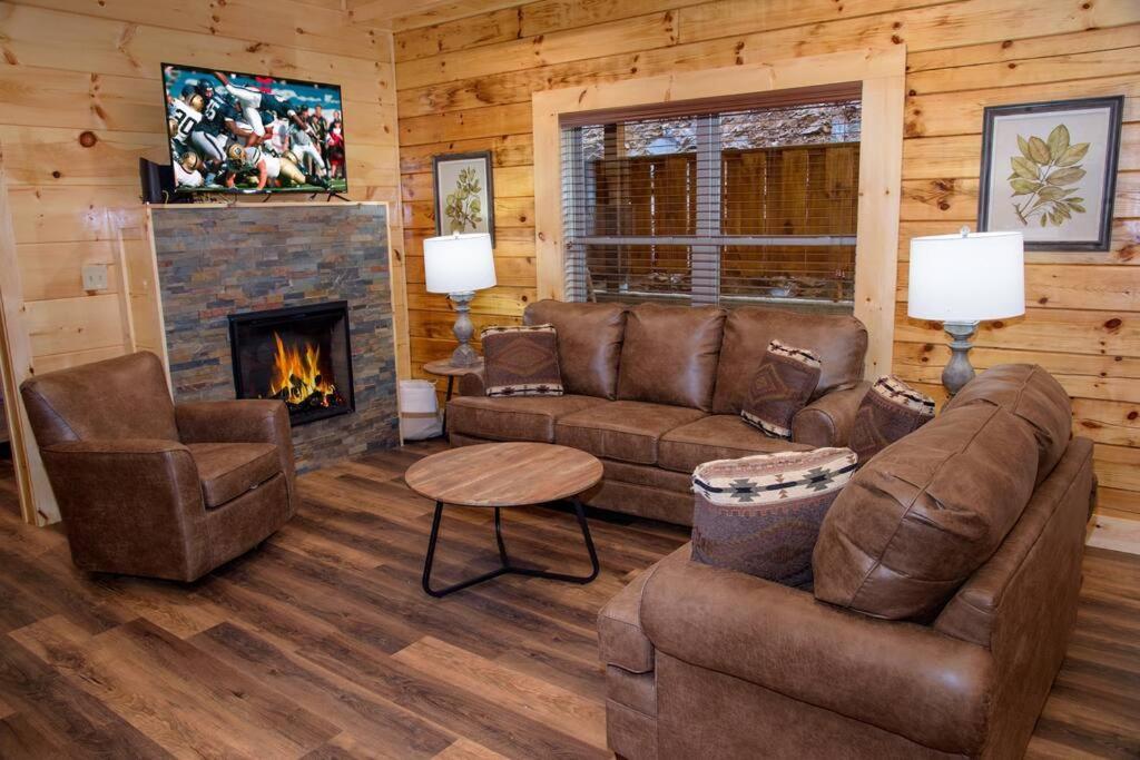 Spacious 2800 Sq Ft-Cozy Wood Cabin-New Build พิเจนฟอร์จ ภายนอก รูปภาพ