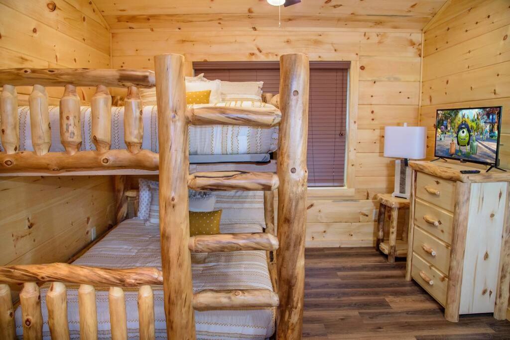 Spacious 2800 Sq Ft-Cozy Wood Cabin-New Build พิเจนฟอร์จ ภายนอก รูปภาพ