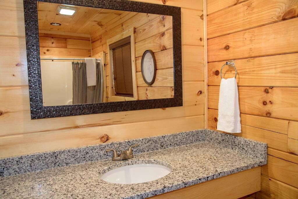 Spacious 2800 Sq Ft-Cozy Wood Cabin-New Build พิเจนฟอร์จ ภายนอก รูปภาพ
