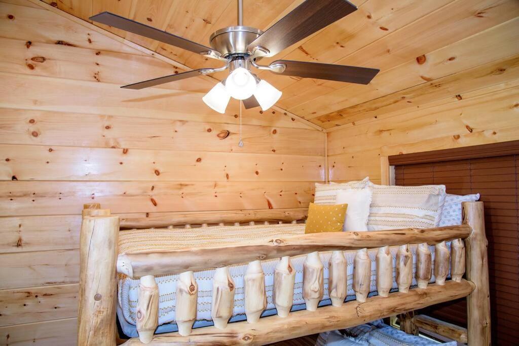 Spacious 2800 Sq Ft-Cozy Wood Cabin-New Build พิเจนฟอร์จ ภายนอก รูปภาพ