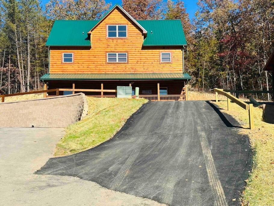 Spacious 2800 Sq Ft-Cozy Wood Cabin-New Build พิเจนฟอร์จ ภายนอก รูปภาพ