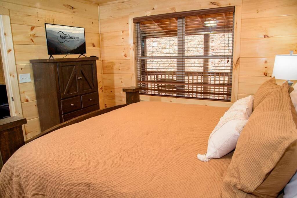 Spacious 2800 Sq Ft-Cozy Wood Cabin-New Build พิเจนฟอร์จ ภายนอก รูปภาพ