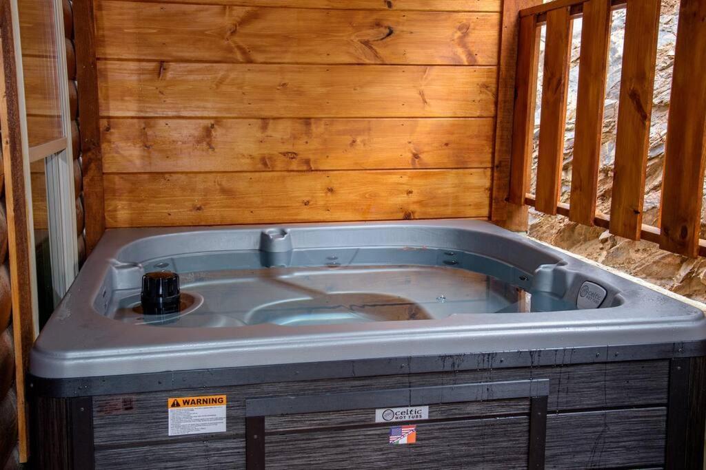 Spacious 2800 Sq Ft-Cozy Wood Cabin-New Build พิเจนฟอร์จ ภายนอก รูปภาพ