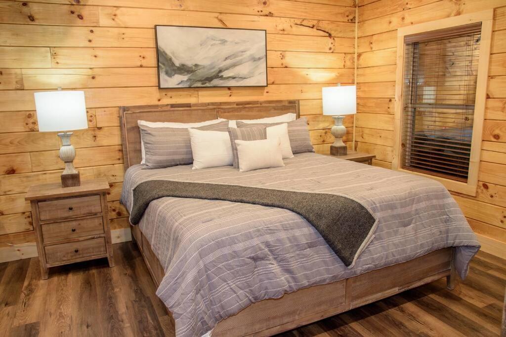 Spacious 2800 Sq Ft-Cozy Wood Cabin-New Build พิเจนฟอร์จ ภายนอก รูปภาพ