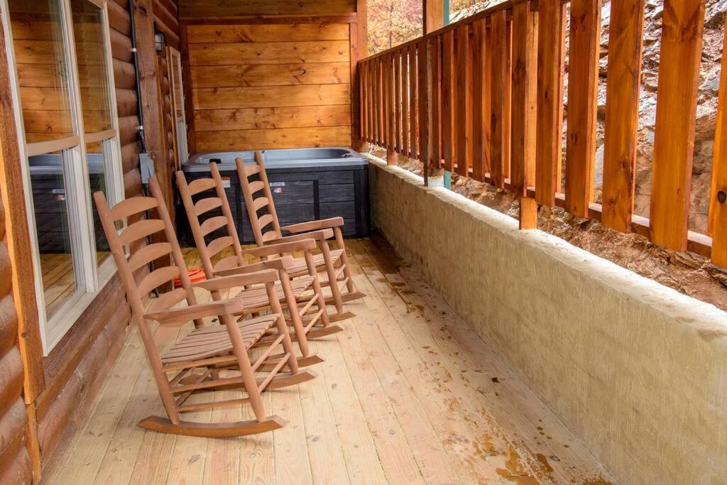 Spacious 2800 Sq Ft-Cozy Wood Cabin-New Build พิเจนฟอร์จ ภายนอก รูปภาพ