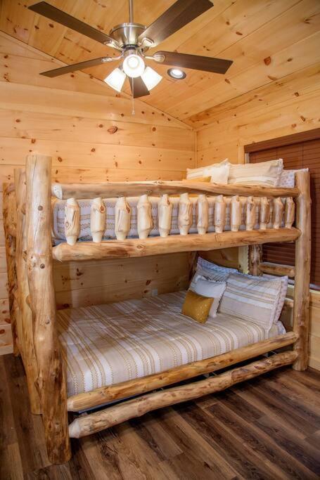 Spacious 2800 Sq Ft-Cozy Wood Cabin-New Build พิเจนฟอร์จ ภายนอก รูปภาพ