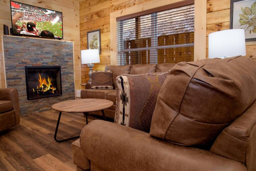Spacious 2800 Sq Ft-Cozy Wood Cabin-New Build พิเจนฟอร์จ ภายนอก รูปภาพ