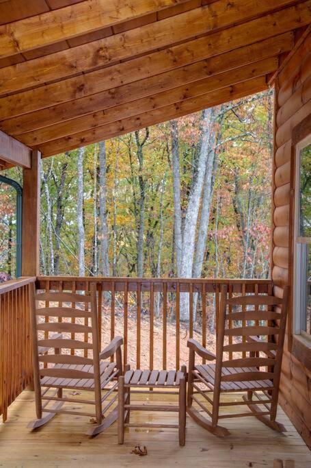 Spacious 2800 Sq Ft-Cozy Wood Cabin-New Build พิเจนฟอร์จ ภายนอก รูปภาพ